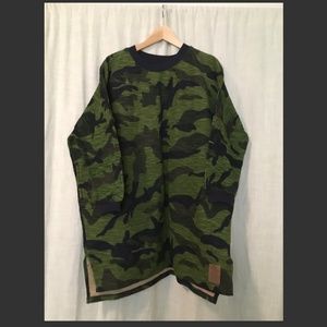 Oversized camouflage sweatshirt dress with pockets